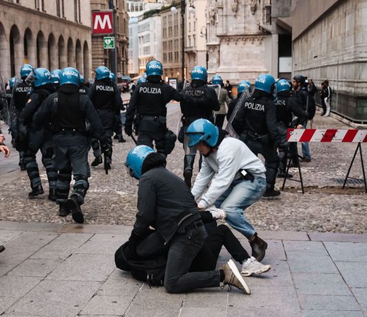 Disordini in centro a Milano: 32 arresti e 28 denunce, 271 giovani accompagnati in Questura