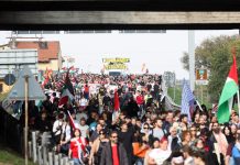 Oggi lo sciopero generale, manifestazioni in tutta Italia. A Milano il corteo raggiunge la tangenziale, tensioni a Torino e Bologna / Foto e Video