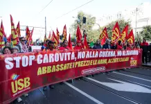 Sciopero generale, a Milano due cortei di lavoratori e studenti