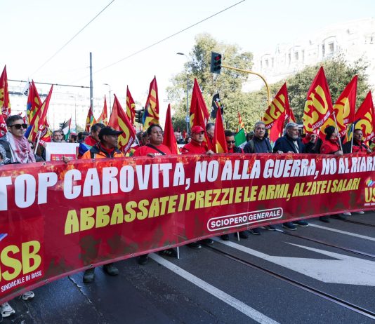 Sciopero generale, a Milano i due cortei uniti raggiungono la tangenziale / Video