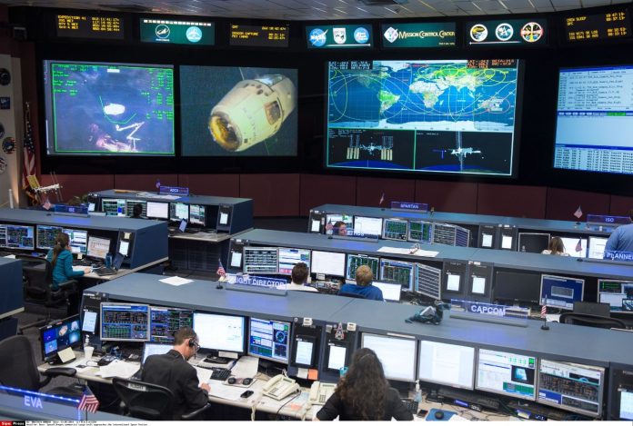 Nasa: SpaceX Dragon commercial cargo craft approaches the International Space Station