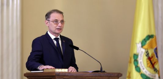 In Romania Niculescu ottiene la fiducia, priorità al risanamento dei conti pubblici