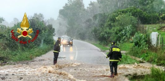 Vortice di maltempo sull’Italia, allerta arancione in sei regioni. Disagi in Liguria e Sardegna