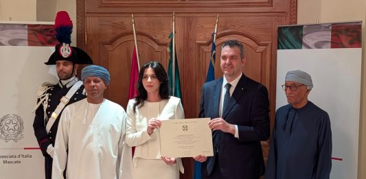 Oman, onorificenza di “Cavaliere dell’Ordine della Stella d’Italia” a Beatrice Franceschi