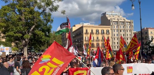 A Palermo manifestanti in corteo contro guerra e carovita: “Blocchiamo tutto” / Video