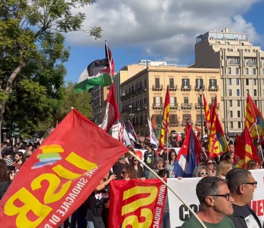 A Palermo manifestanti in corteo contro guerra e carovita: “Blocchiamo tutto” / Video