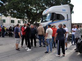 Autotrasportatori in sciopero in Sicilia contro il caro carburante, presidio a Palermo