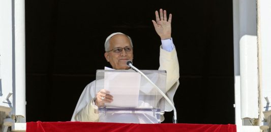 Papa Leone, l’annuncio durante l’Angelus: “Ho un nodulo al polmone, dovrò sottopormi a un’operazione”