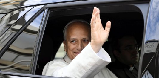 Papa Leone XIV rientrato in Vaticano, domani l’Angelus. Il chirurgo: “Può viaggiare”