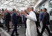 Papa Leone XIV fa rientro in Vaticano dopo le dimissioni dal Gemelli, domani l’Angelus dal Palazzo Apostolico