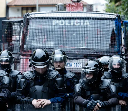 Albania, violente proteste a Tirana: sassi e molotov contro la polizia