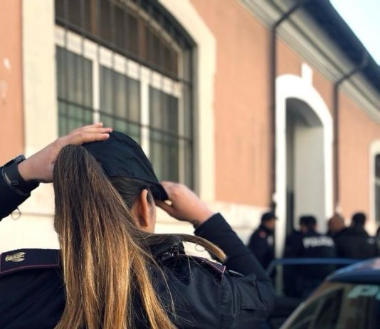 Dosi offerte al cliente “sbagliato”, spaccio su “motore” e segnalazioni tramite YouPol, 5 arresti alle porte di Roma