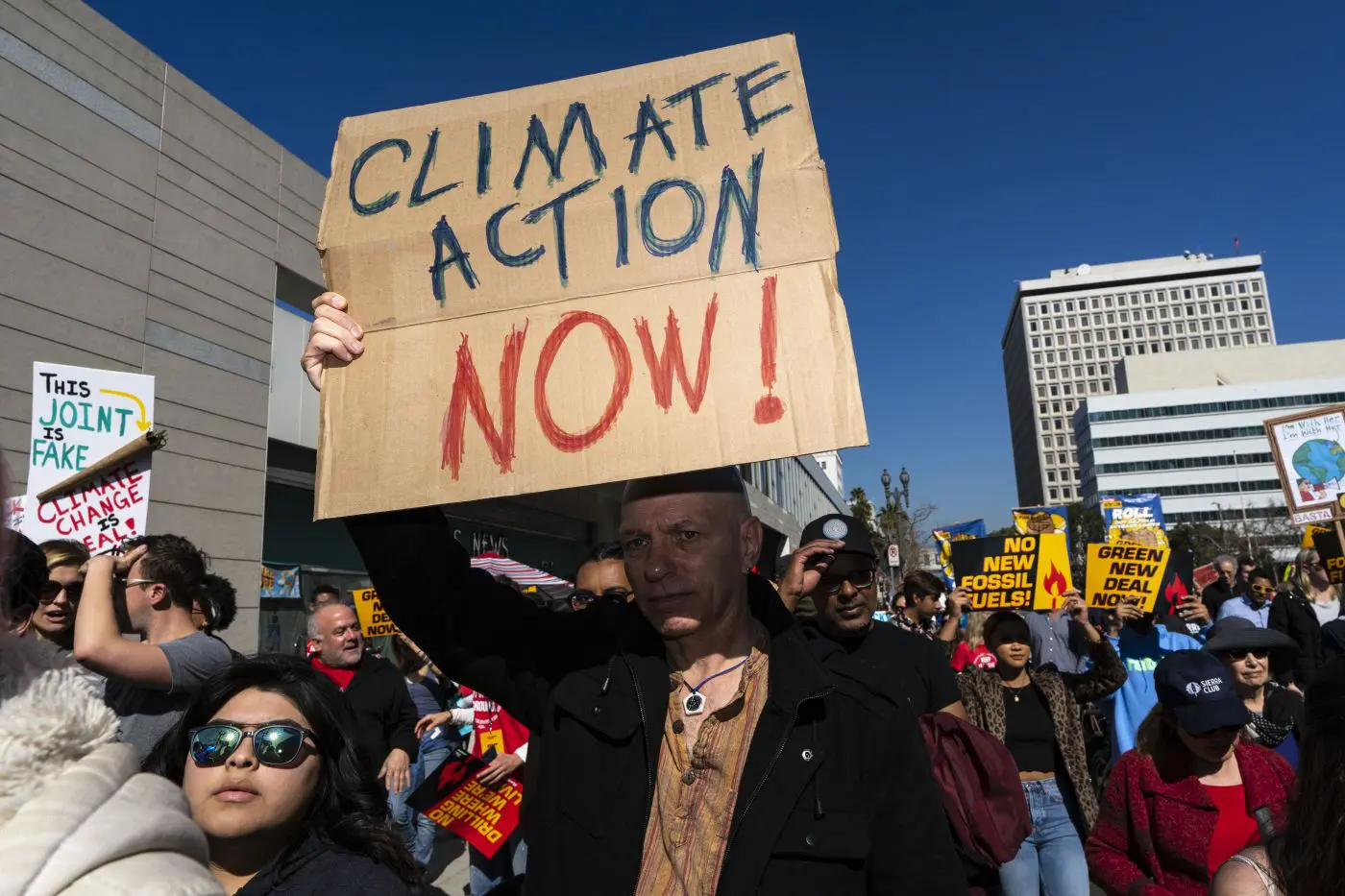 Titolo: “Rapporto ONU: Riscaldamento globale a +2,8°C entro 2100”