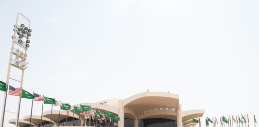 Nuovo attacco degli Houthi all’aeroporto di Riad in Arabia Saudita, scalo evacuato e voli dirottati