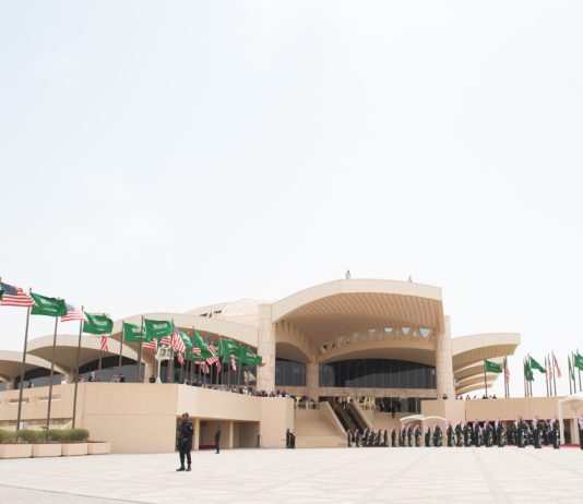 Nuovo attacco degli Houthi all’aeroporto di Riad in Arabia Saudita, scalo evacuato e voli dirottati