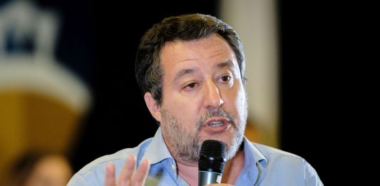 Lega, si dimettono Salvini e i vicesegretari in vista del prossimo Congresso straordinario del partito