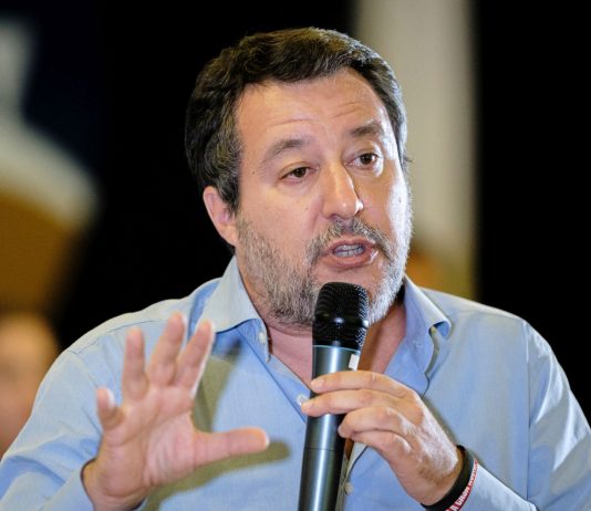 Lega, si dimettono Salvini e i vicesegretari in vista del prossimo Congresso straordinario del partito