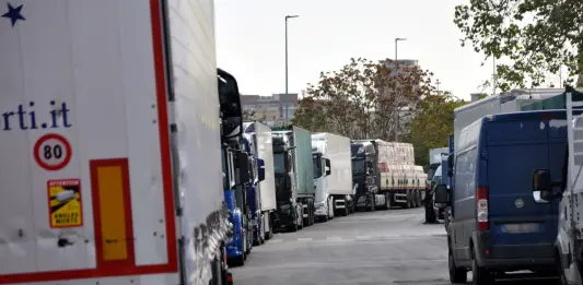 Salvini incontra le associazioni nazionali dell’autotrasporto: “L’inizio di un percorso”. Revocato il fermo dei tir in Sicilia