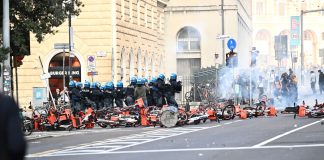 Scontri durante la manifestazione a Bologna, 9 poliziotti feriti. Lepore “Isolare i violenti”