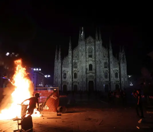 Guerriglia in centro a Milano, scontri anche a Bologna. Tajani “Violenze e vandalismi inaccettabili” / Fotogallery