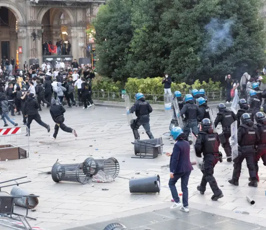 Guerriglia in centro a Milano, scontri anche a Bologna. Tajani “Violenze e vandalismi inaccettabili” / Fotogallery