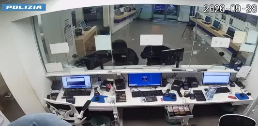 Rapina con l’ascia in un centro scommesse di Palermo, arrestati due giovani / Video