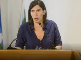 Schlein a Meloni: “Avete fallito, andate a casa”. La replica della premier: “Due settimane per rispondermi con 10 falsità”