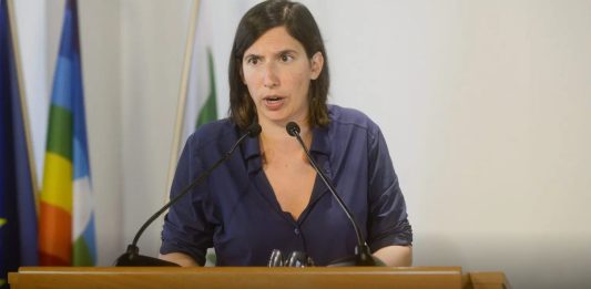 Schlein a Meloni: “Avete fallito, andate a casa”. La replica della premier: “Due settimane per rispondermi con 10 falsità”