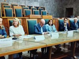 Intelligenza artificiale sul banco degli imputati, a Bari “Il processo” tra rischi e opportunità