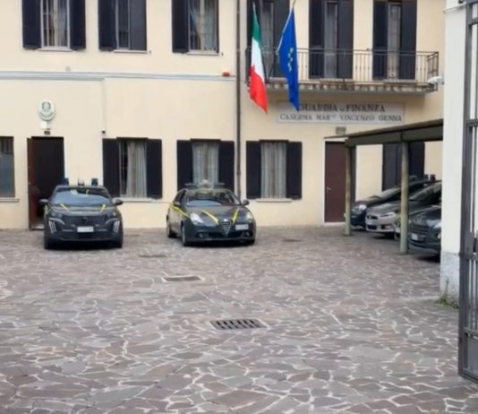 Cittadinanze illecite nel Bresciano, intermediario ai domiciliari. Indagati 2 funzionari