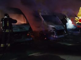 Incendio all’interno del deposito di un’azienda a Elmas, 11 furgoni distrutti