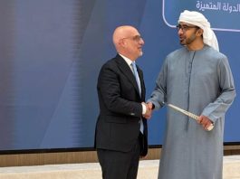 L’ambasciata italiana premiata dal ministro degli esteri degli Emirati Arabi Uniti