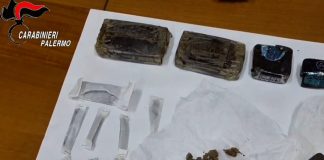 Controlli antidroga nei quartieri Borgo Vecchio e Ballarò di Palermo, un arresto / Video
