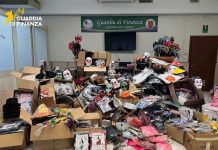 Palermo, sequestrati 2 milioni di articoli irregolari tra addobbi e decorazioni