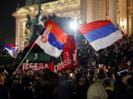 Vucic riconosce sconfitta contro la Lista Studentesca, festeggiamenti nelle piazze in Serbia