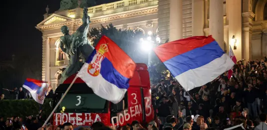 Vucic riconosce sconfitta contro la Lista Studentesca, festeggiamenti nelle piazze in Serbia
