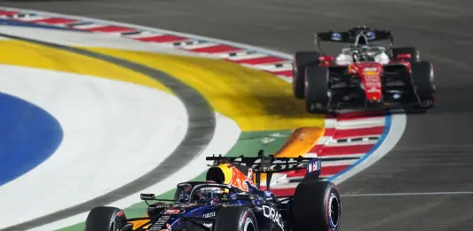 F1, Verstappen trionfa a Singapore davanti a Leclerc e Antonelli. Il pilota italiano ad Austin avrà il primo match point per il titolo mondiale