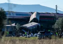Scontro tra due treni ad alta velocità in Spagna, almeno 39 morti e centinaia di feriti / Foto