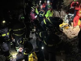 Crollo in una grotta in Ogliastra, uno speleologo rimane intrappolato: operazioni di recupero complesse