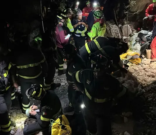 Crollo in una grotta in Ogliastra, speleologo intrappolato