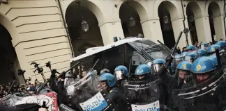 Scontri al corteo di Torino, identificate 413 persone: 25 denunce e 2 arresti