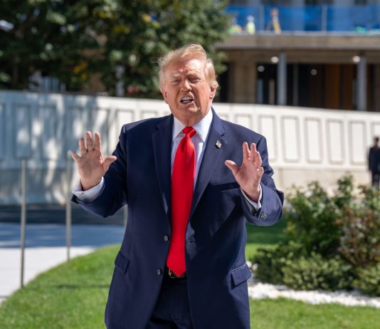 Trump “L’Iran firmi l’accordo o cesserà di esistere”