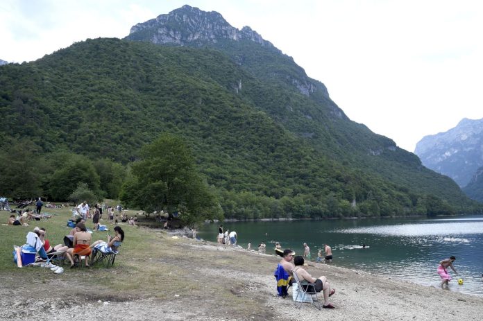 Sospirolo, over tourism al Lago Del Mis