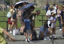 Report Demoskopika, il caldo eccessivo costa fino a 3,7 milioni di pernottamenti in meno