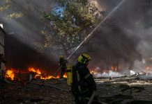 Nuovi attacchi russi in Ucraina, colpito un altro ponte di Kiev