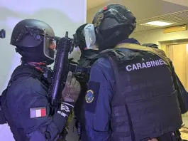 Officina abusiva trasformata in base per lo spaccio a Velletri, 17 misure cautelari
