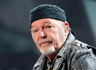 Vasco Rossi cade dalla bici e si rompe i legamenti della spalla: “Un dolore da svenire”