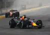 F1, Verstappen vince la sprint a Singapore davanti a Hamilton e Leclerc. Russell fuori, Antonelli allunga in classifica