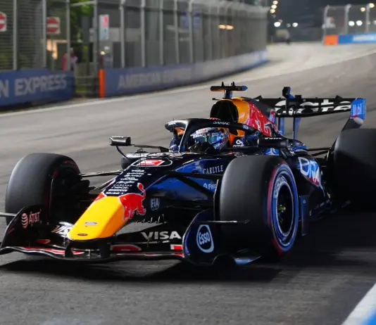 F1, sabato perfetto per Verstappen a Singapore: vince la sprint e conquista la pole, bene le Ferrari
