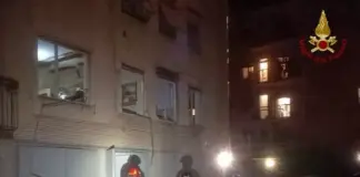 Esplosione in un condominio a Bergamo: crolla un solaio, ci sono feriti